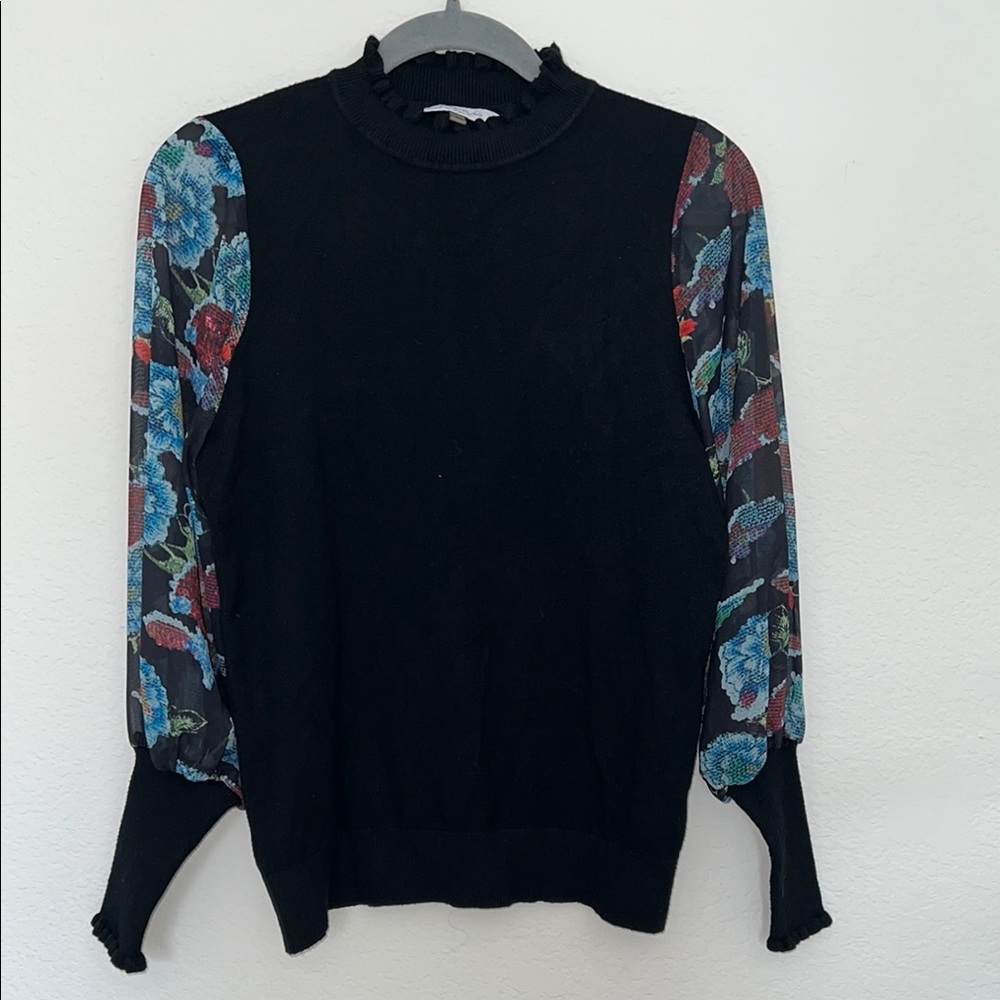 Sioni MILANO Floral Sleeve Black Top